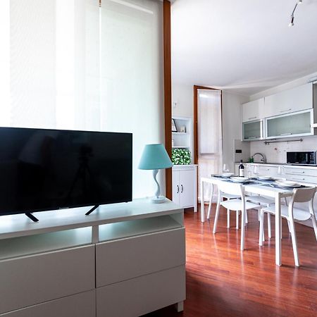 Appartamento Caterina A 5 Minuti Da Milano Fiere E San Siro Con Wifi-Netflix-Free Parking Ngoại thất bức ảnh