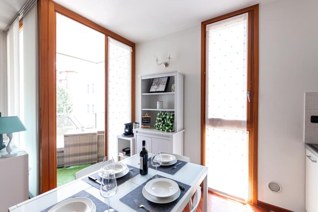 Appartamento Caterina A 5 Minuti Da Milano Fiere E San Siro Con Wifi-Netflix-Free Parking Ngoại thất bức ảnh