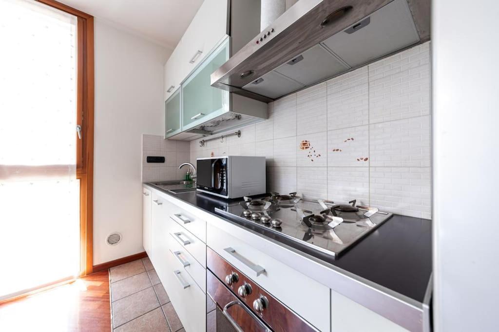 Appartamento Caterina A 5 Minuti Da Milano Fiere E San Siro Con Wifi-Netflix-Free Parking Ngoại thất bức ảnh