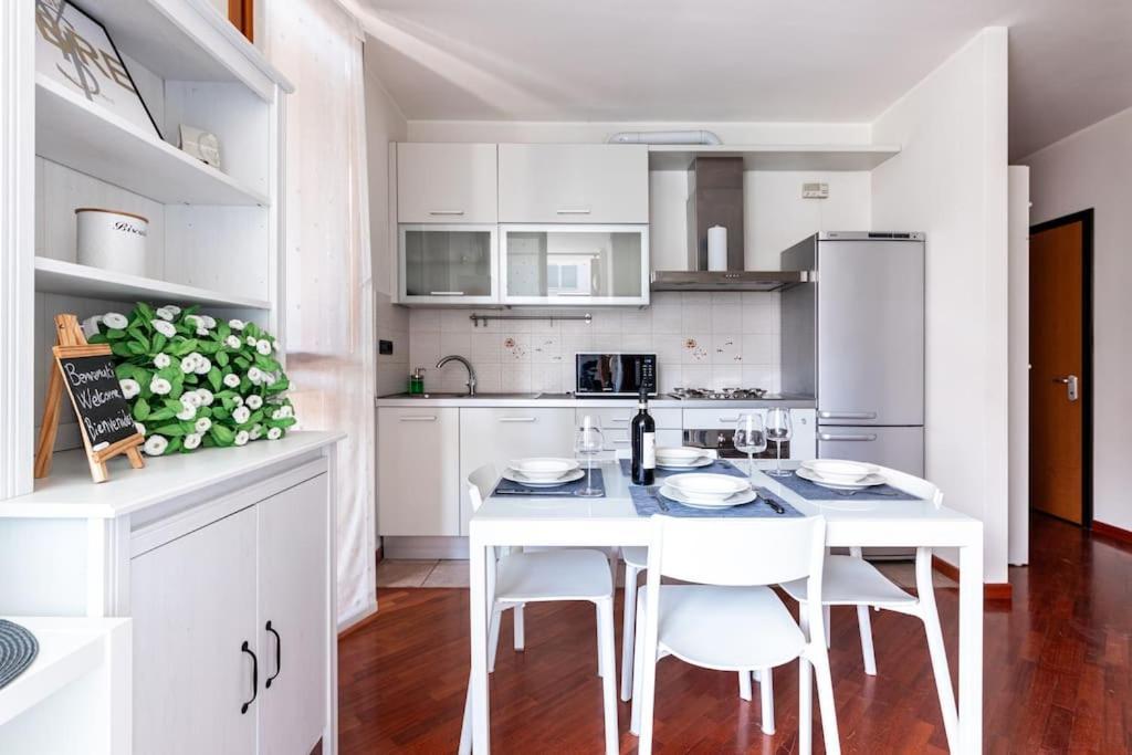 Appartamento Caterina A 5 Minuti Da Milano Fiere E San Siro Con Wifi-Netflix-Free Parking Ngoại thất bức ảnh