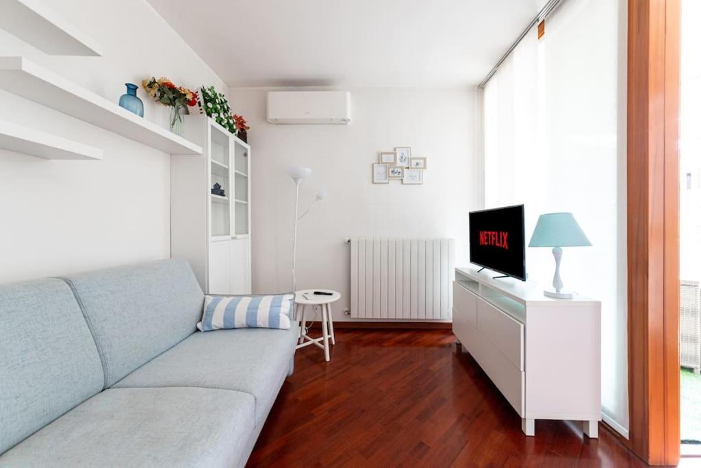 Appartamento Caterina A 5 Minuti Da Milano Fiere E San Siro Con Wifi-Netflix-Free Parking Ngoại thất bức ảnh