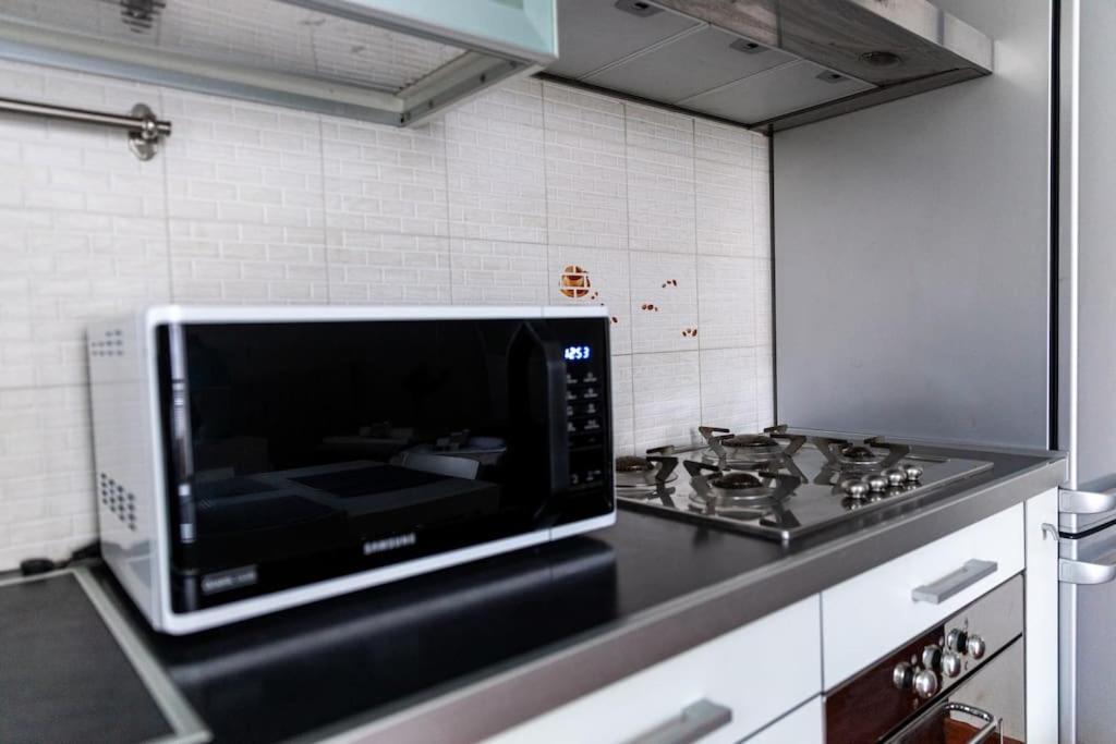 Appartamento Caterina A 5 Minuti Da Milano Fiere E San Siro Con Wifi-Netflix-Free Parking Ngoại thất bức ảnh