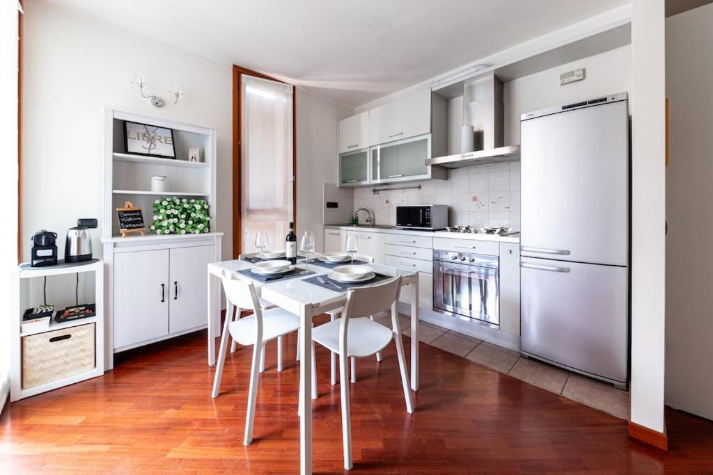 Appartamento Caterina A 5 Minuti Da Milano Fiere E San Siro Con Wifi-Netflix-Free Parking Ngoại thất bức ảnh